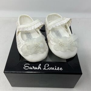 NEW Sarah Louise White/Ivory Flower Pre-Walker Infant Shoe With Frilly Panties